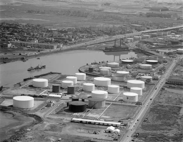 Oil tanks line the shores of Chelsea and East Boston in 1960. The Revere oil facility is just out of the photo to the left, further up Chelsea Creek.